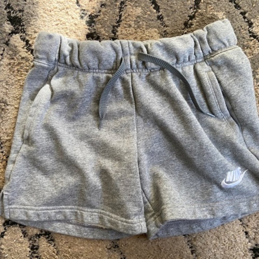 Girls Gray Nike Shorts (L)